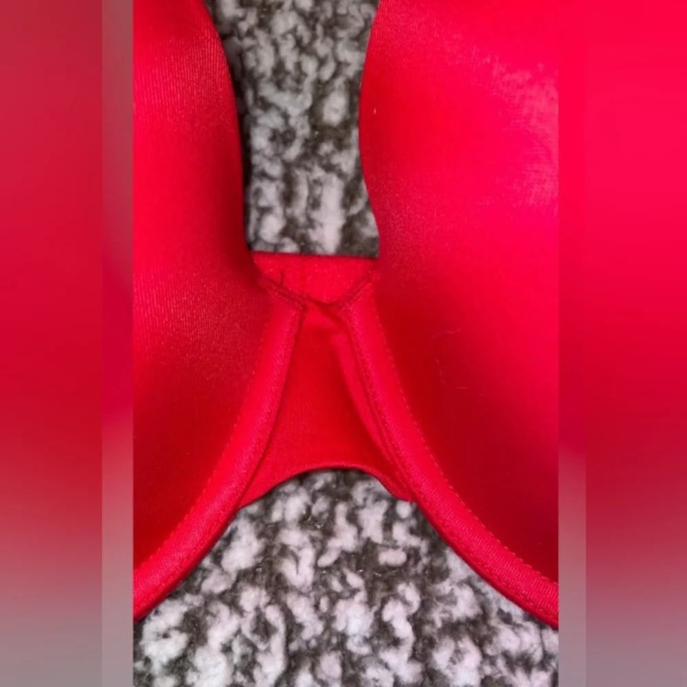 NWT PINK VS T-SHIRT BRAS RED SIZE 38D - Picture 2 of 8